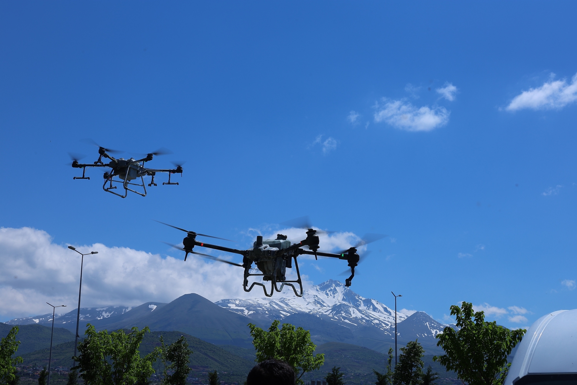 Kayseri Büyükşehir’den Park ve Mesire Alanlarında Drone ile İlaçlama Hizmeti