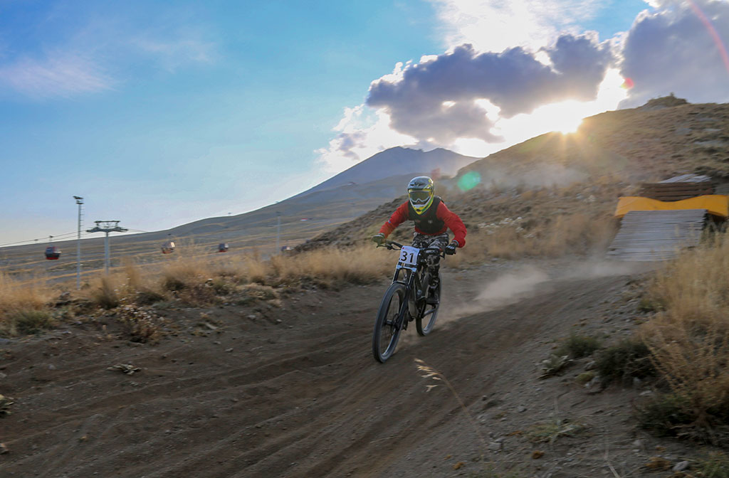 Erciyes'te Uluslararası Dağ Bisikleti Heyecanı Sürüyor