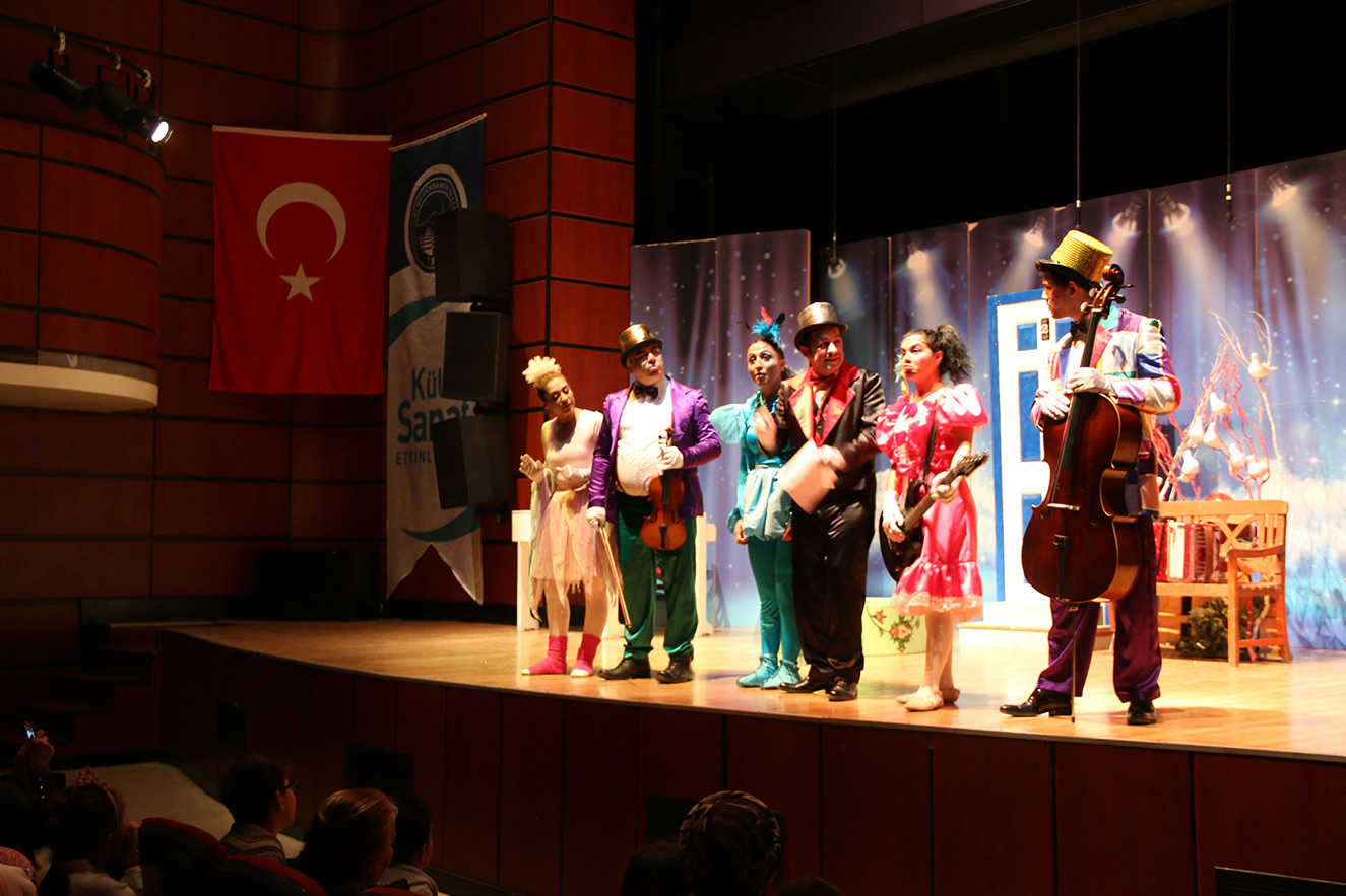 Büyükşehir'den Çocuklara İki Armağan