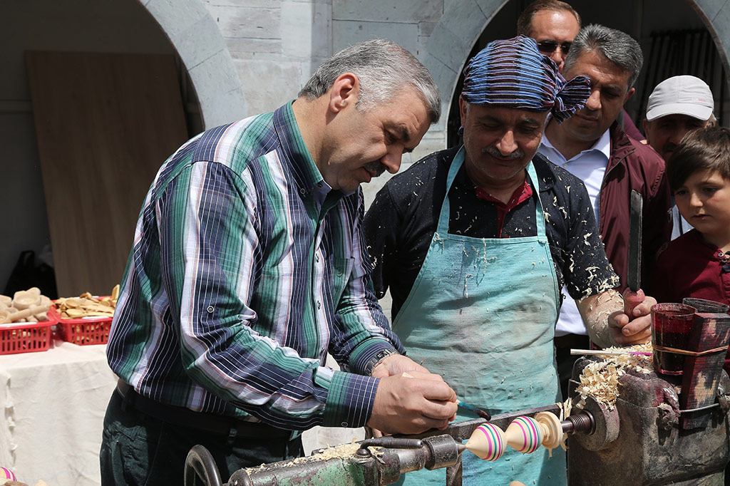 Sanatkâr Başkan