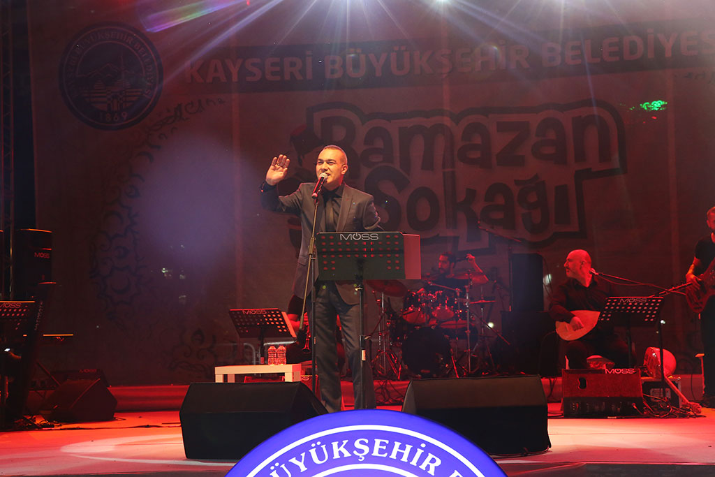 Mümin Sarıkaya'dan Muhteşem Konser