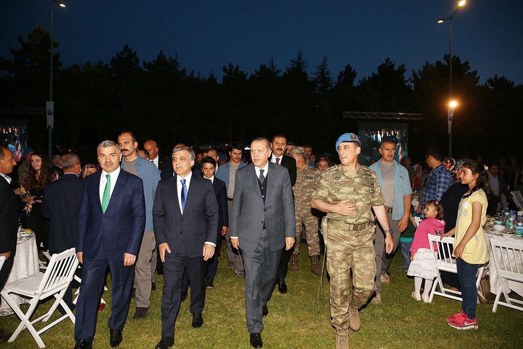Büyükşehir İftarı, Devletin Zirvesini Buluşturdu