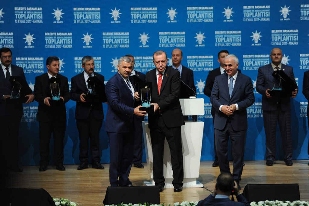 Cumhurbaşkanı Erdoğan'dan Başkan Çelik'e Ödül