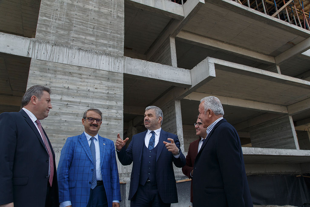 Başkan Çelik Hacılar'da