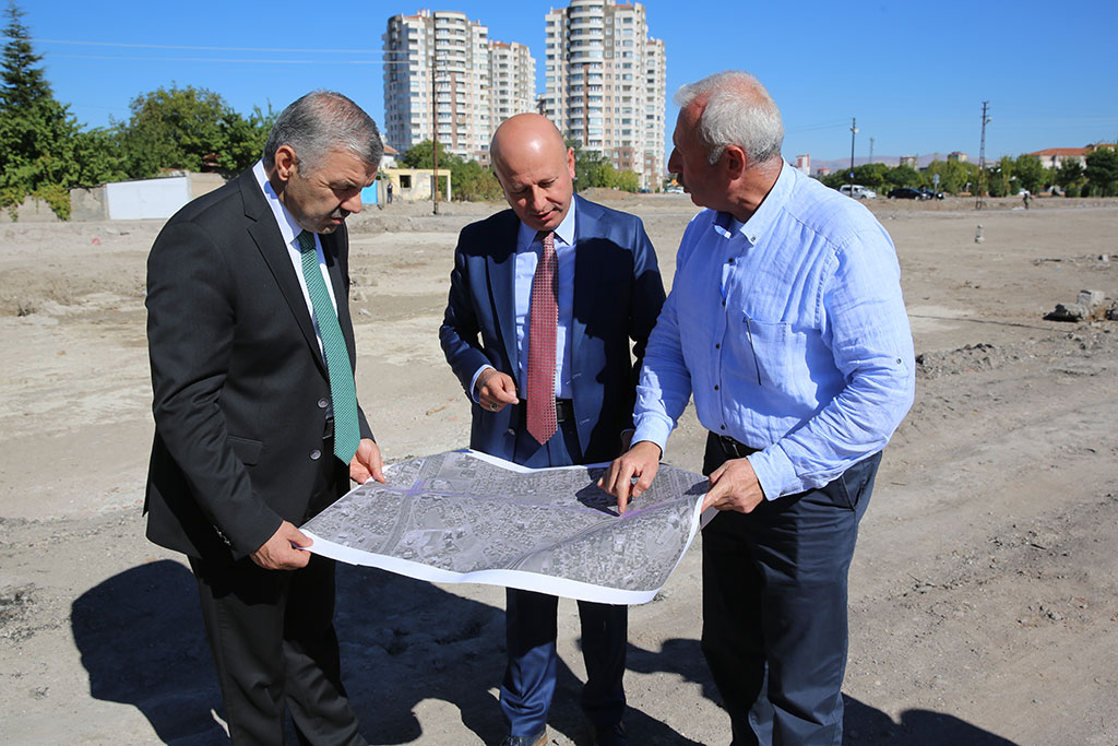 Büyükşehir Yol Açmaya Devam Ediyor