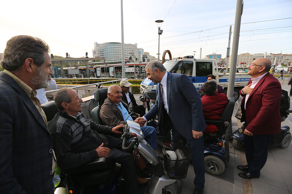 Başkan Çelik, Esnaf Ve Vatandaşlarla Birlikte 