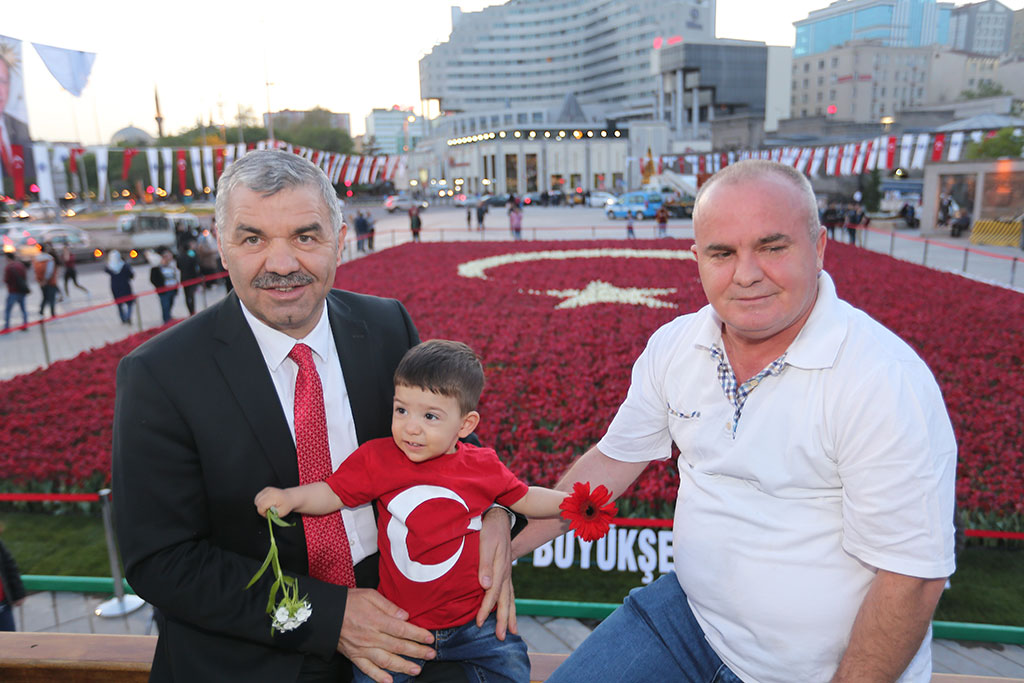 Rekor Bayrağımıza Büyük İlgi