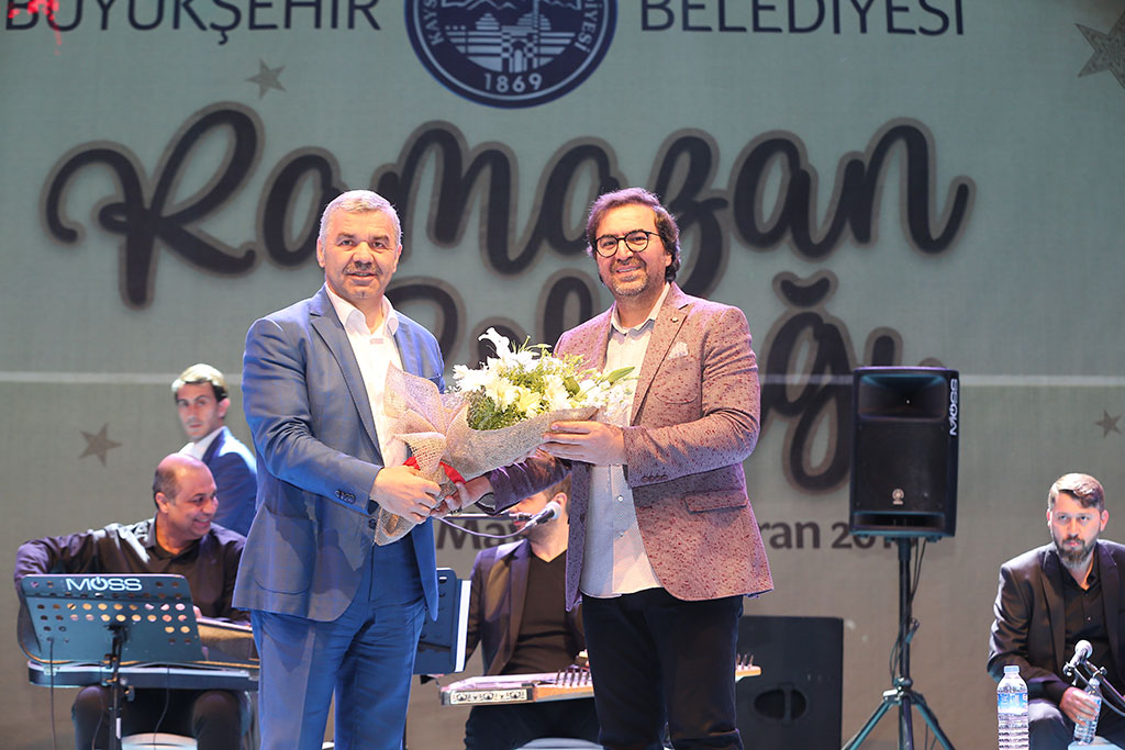 Ramazan Sokağı'nda İlahi Gecesi