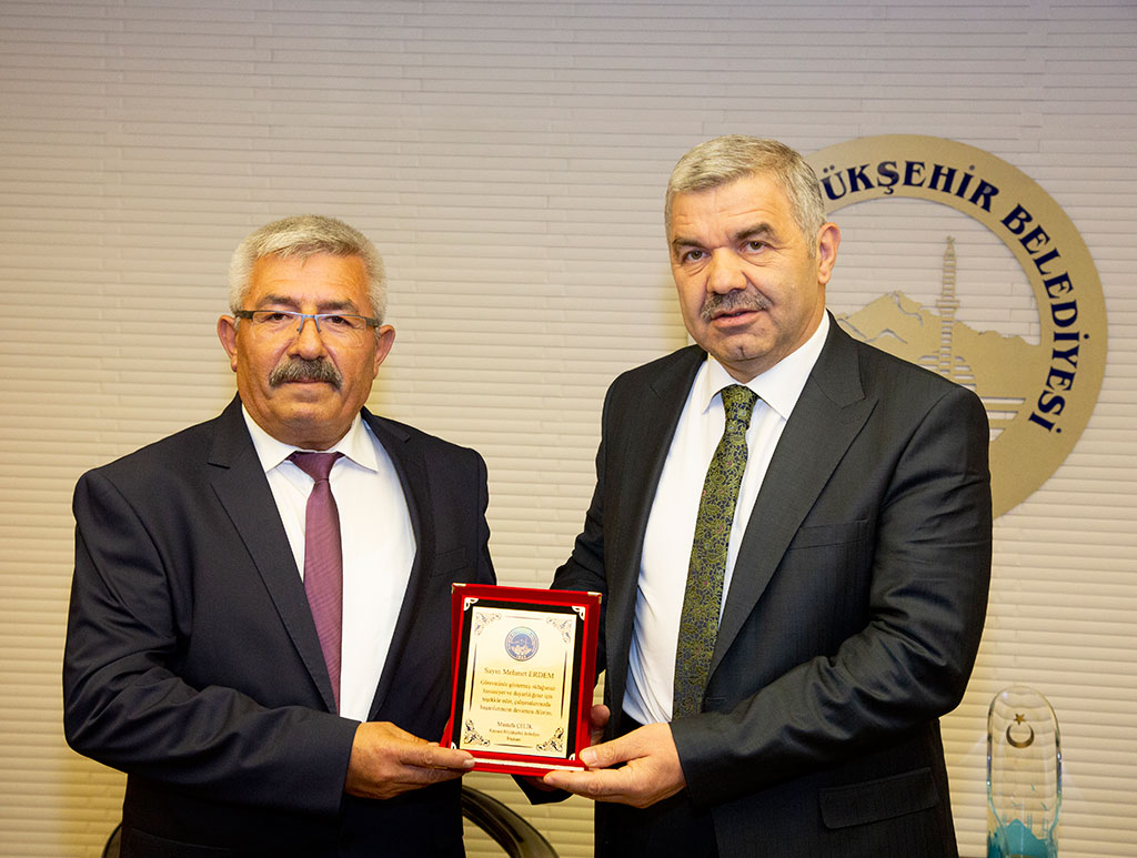 Kahraman Şoförlere Başkan Çelik'ten Plaket 