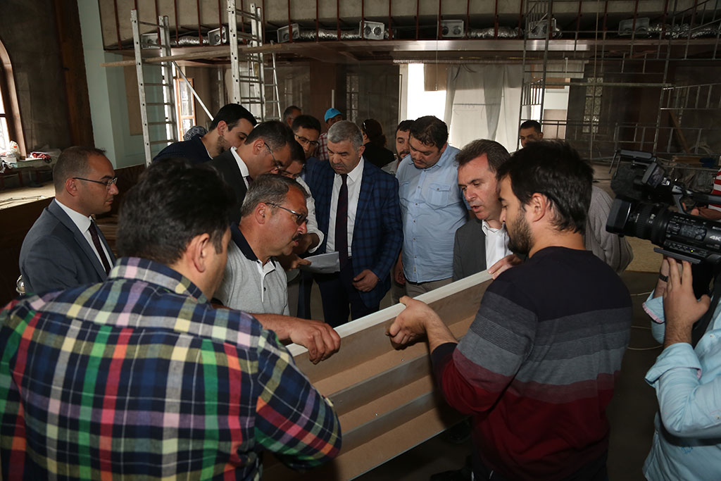 Asri Mezarlık'ta Yenileme Çalışmaları Sürüyor
