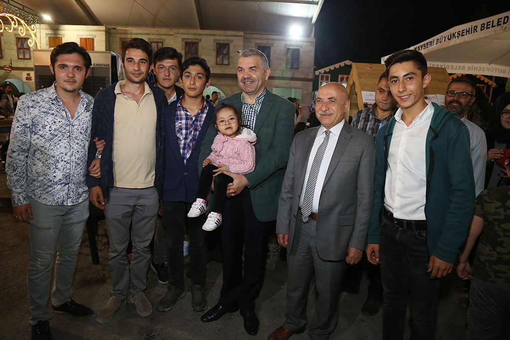 Ramazan Sokağı'nda Dev Kadro