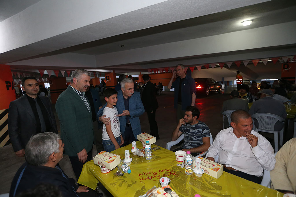 Büyükşehir'den İki İftar