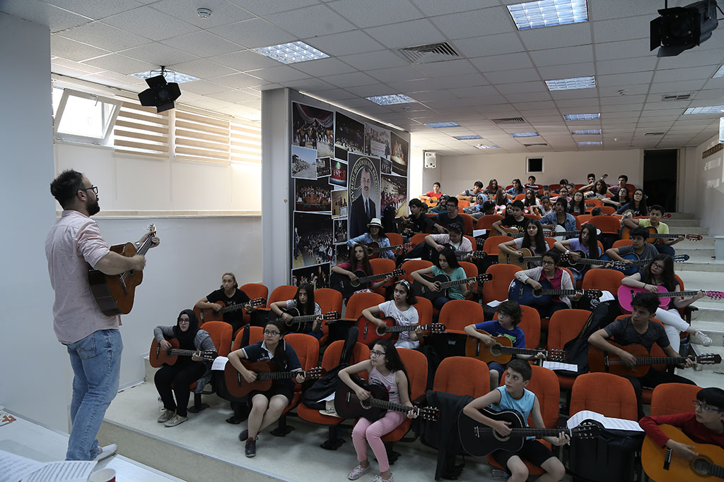 Büyükşehir Konservatuvarı'na Büyük İlgi