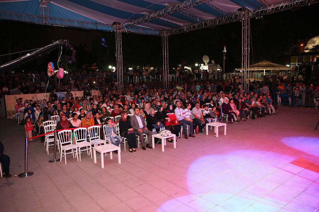 Mehmet Akif Marşları Mest Etti