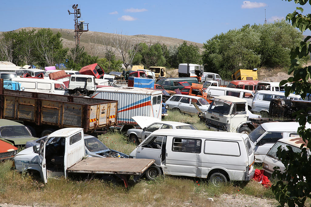 Hurda Araçlar Büyükşehir'e Teslim Ediliyor