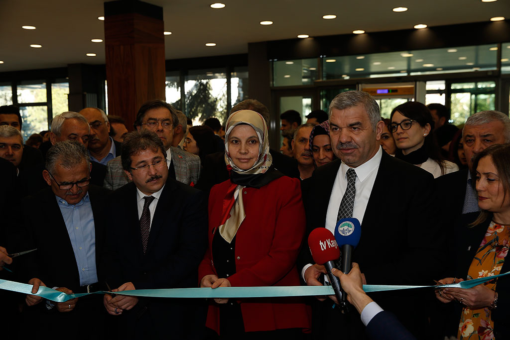 Meclis Üyesinden Kimsesizler Yararına Sergi