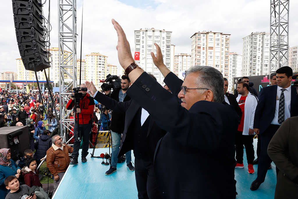 23 Nisan'da Muhteşem Şenlik 
