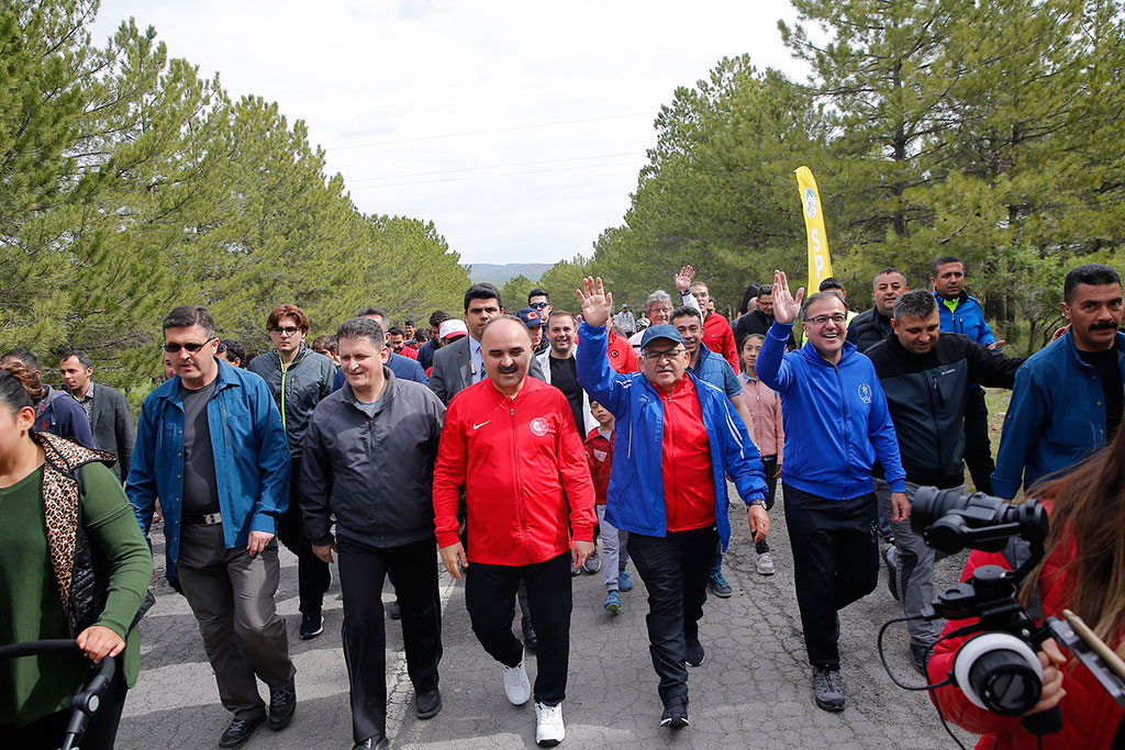 13 Bin 500 Kişiyle 10 Bin Fidan