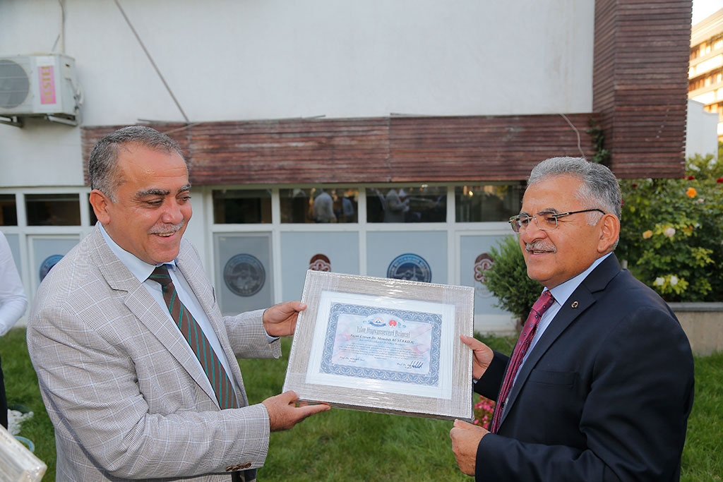 Başkan Büyükkılıç'ın Hayvan Sevgisine Ödül