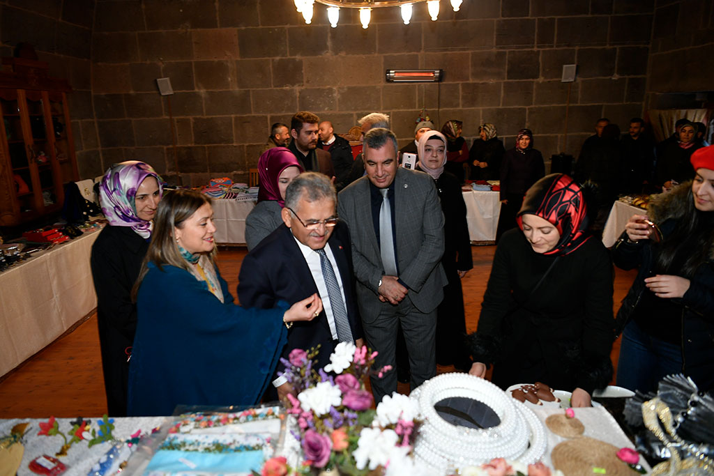 Başkan Büyükkılıç, AK Kadınların Kermesinde 