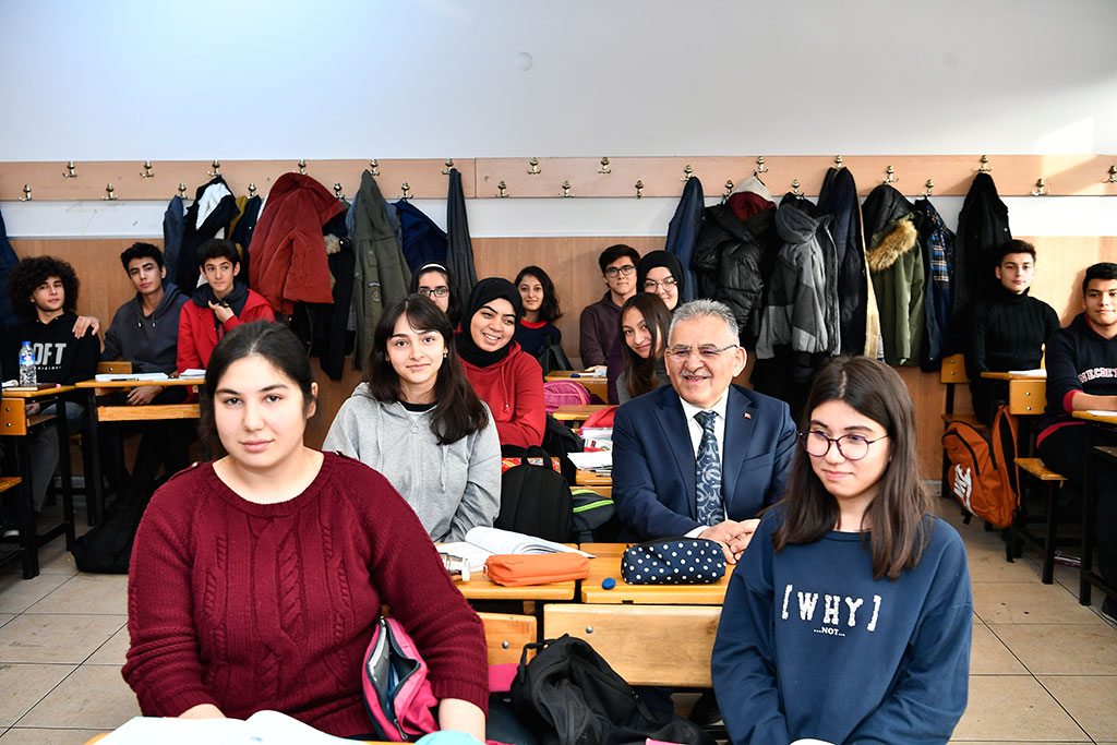 Gençliğe Güven Eğitime Önem