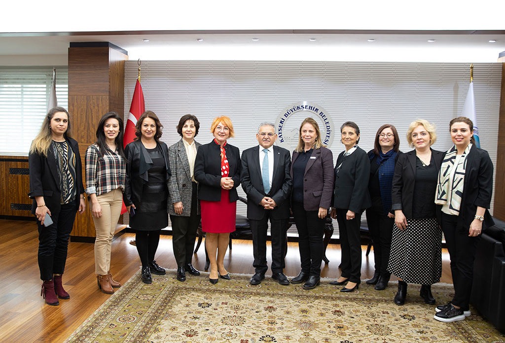 İş Dünyasındaki Kadınlar İçin İletişim Ağı