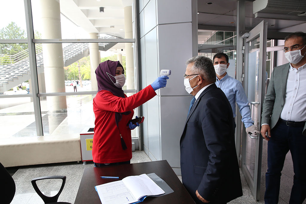 Doktor Başkan'dan Spor Salonlarında Hijyen Kontrolü 