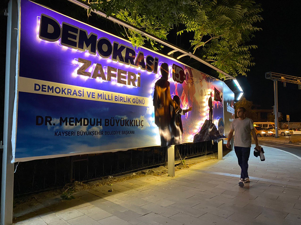 Büyükşehir 15 Temmuz'u Billboardlara İşledi