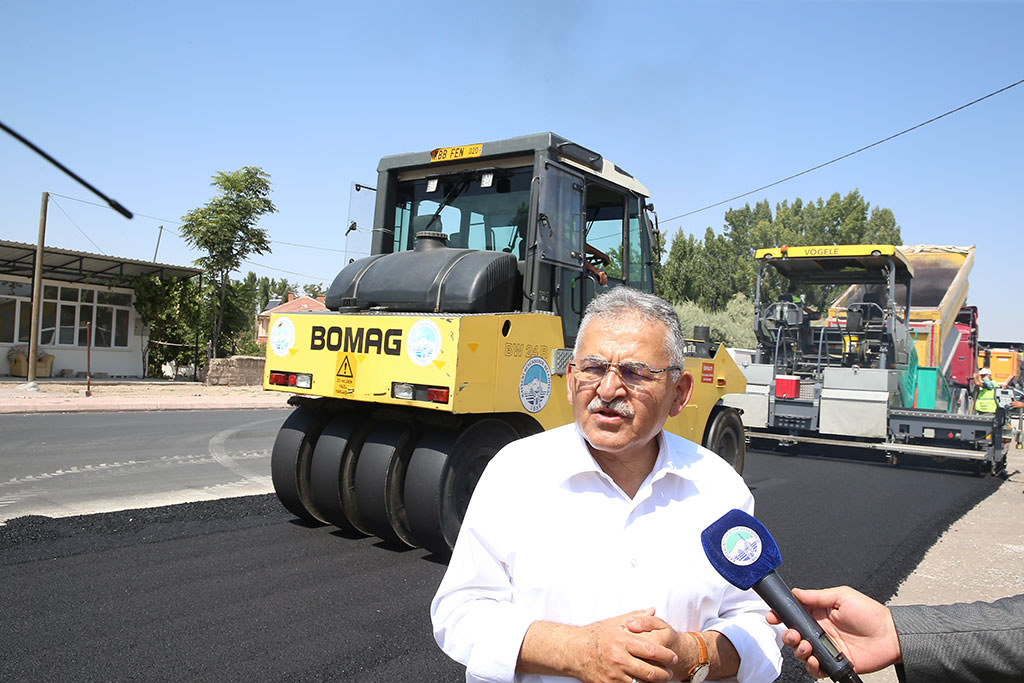 Başkan Büyükkılıç Argıncık'ta Asfalt Çalışmasını Denetledi