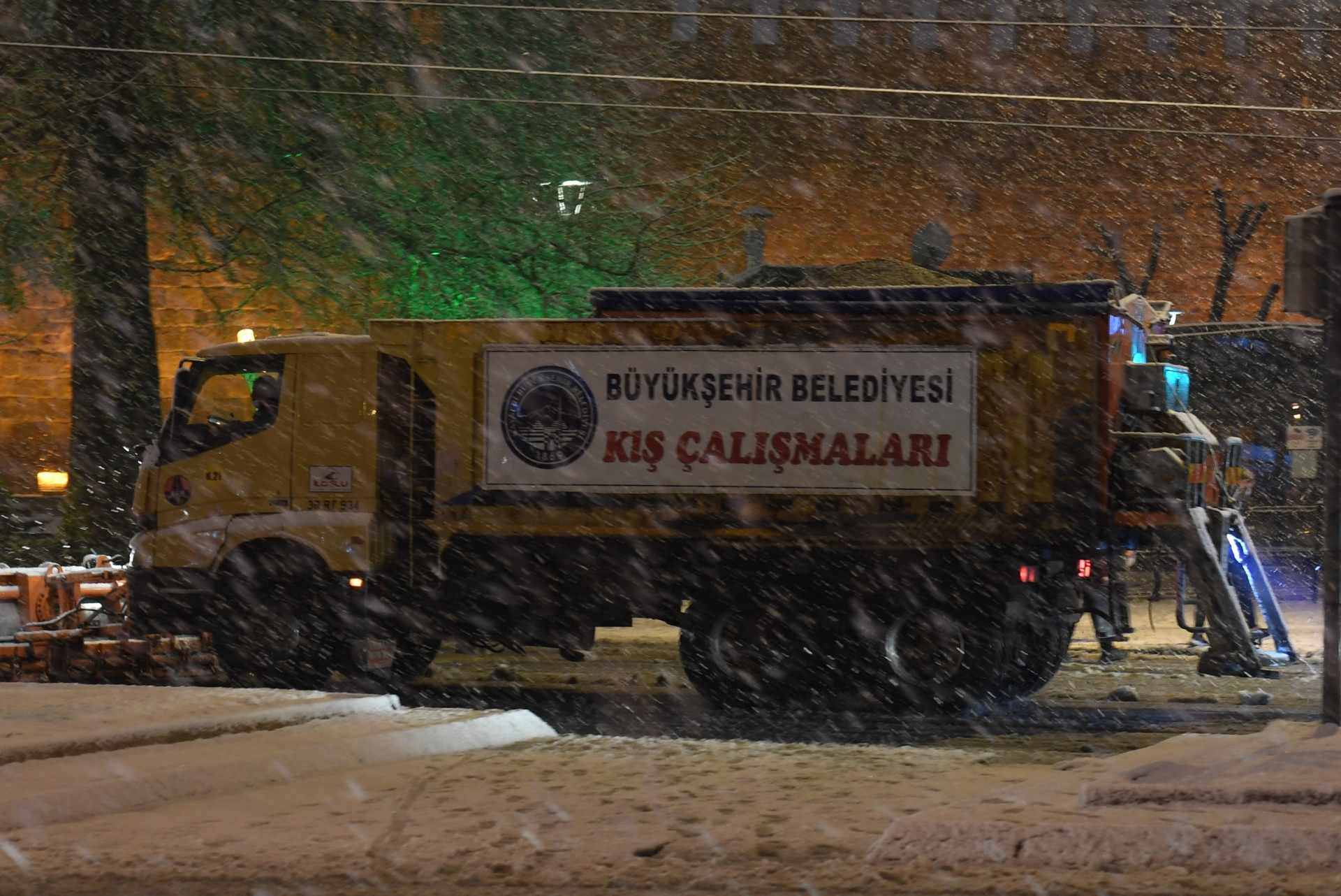Büyükşehir, Kapanan 104 Mahalle Yolunu Ulaşıma Açtı