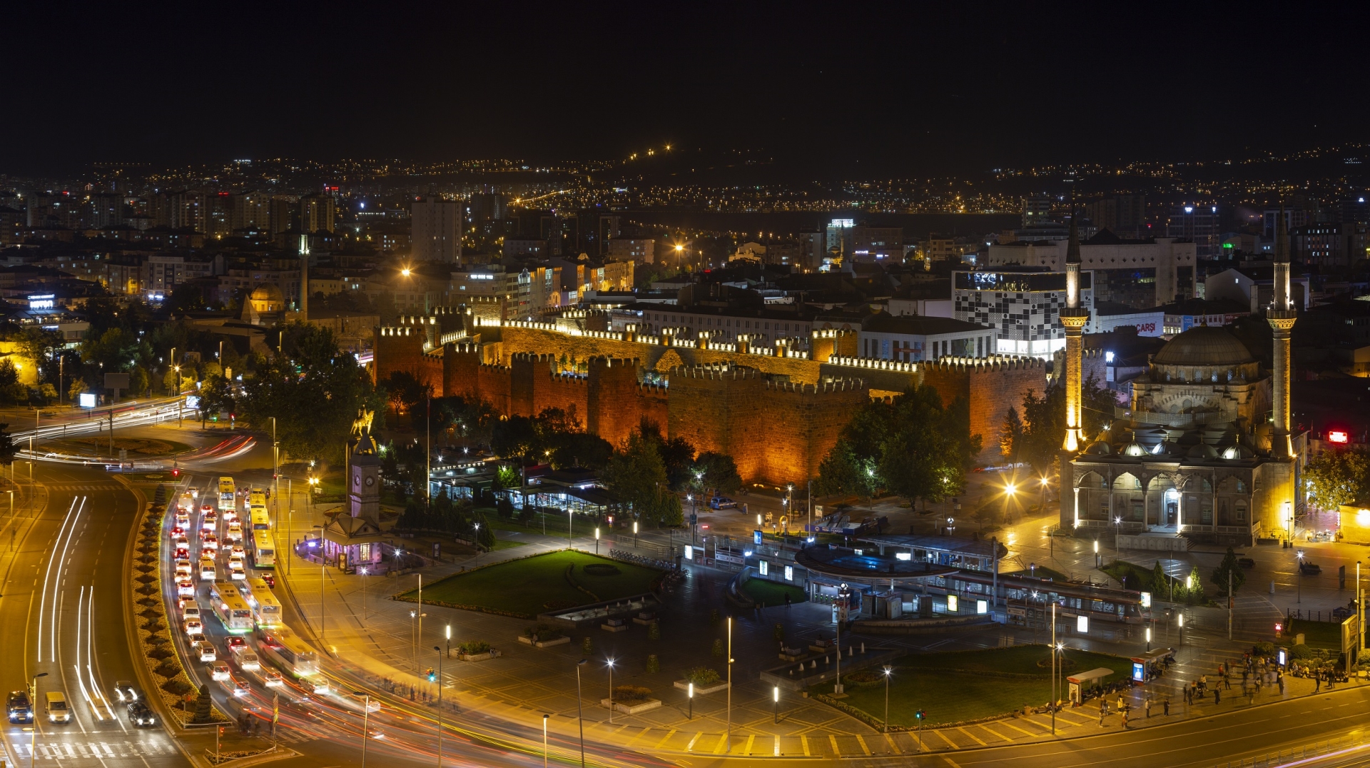 Büyükşehir, Yeni Yılda da Nöbette