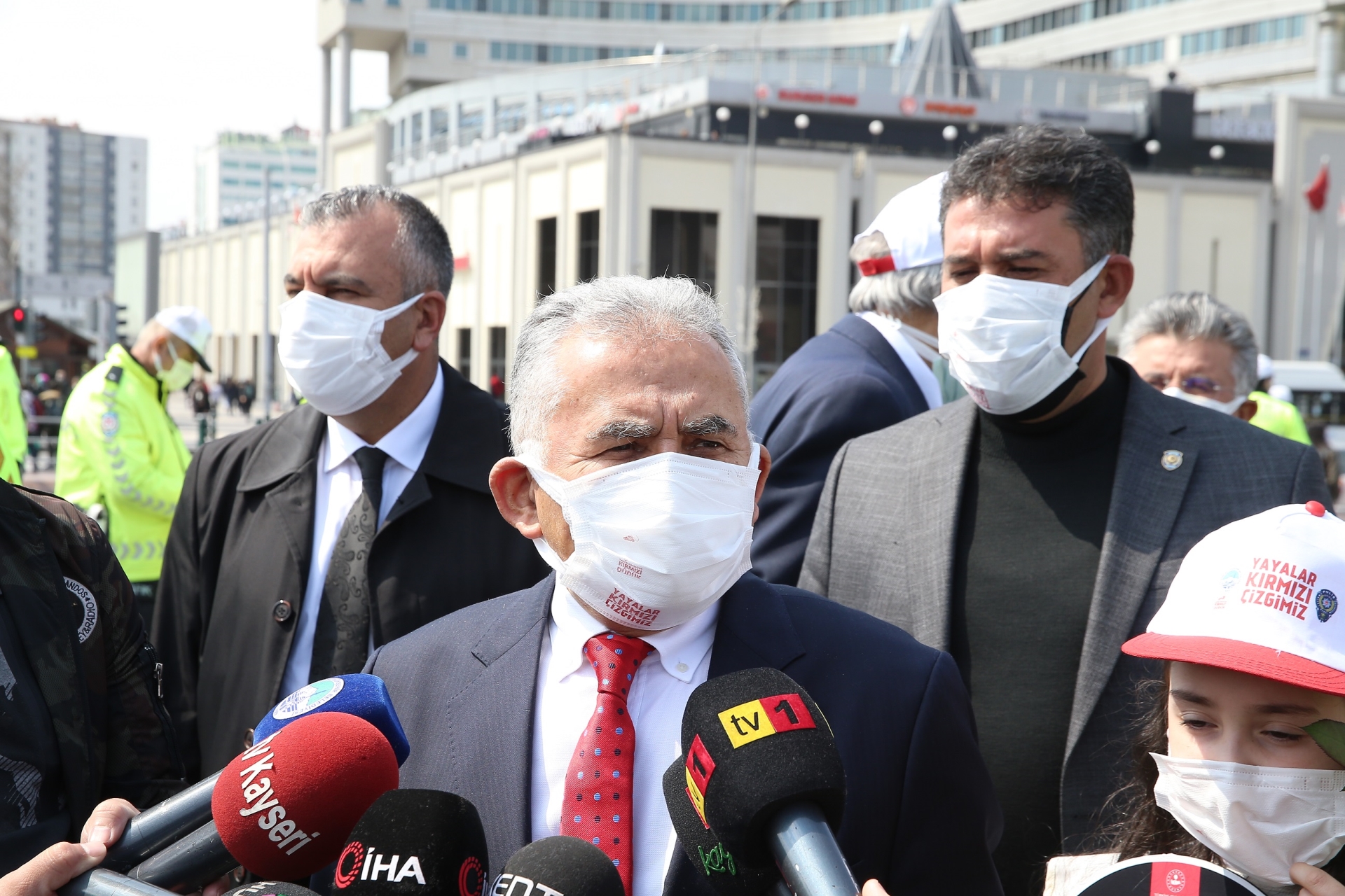 Büyükkılıç, Sağlık Çalışanlarına Ücretsiz Ulaşımı 3 Ay Daha Uzattı