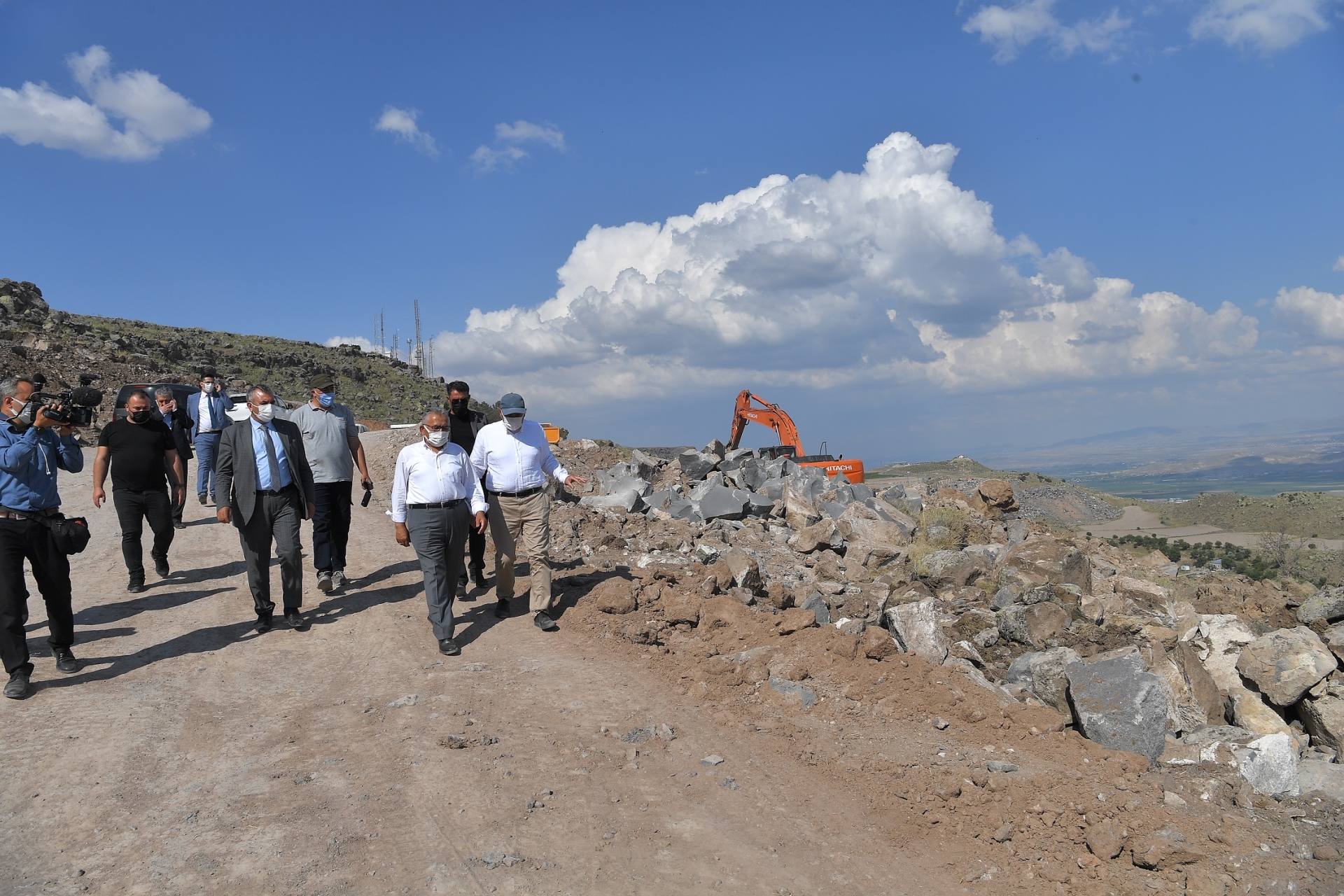 Büyükkılıç: “Hıdrellez Yolu’nda İğneyle Kuyu Kazıyoruz”