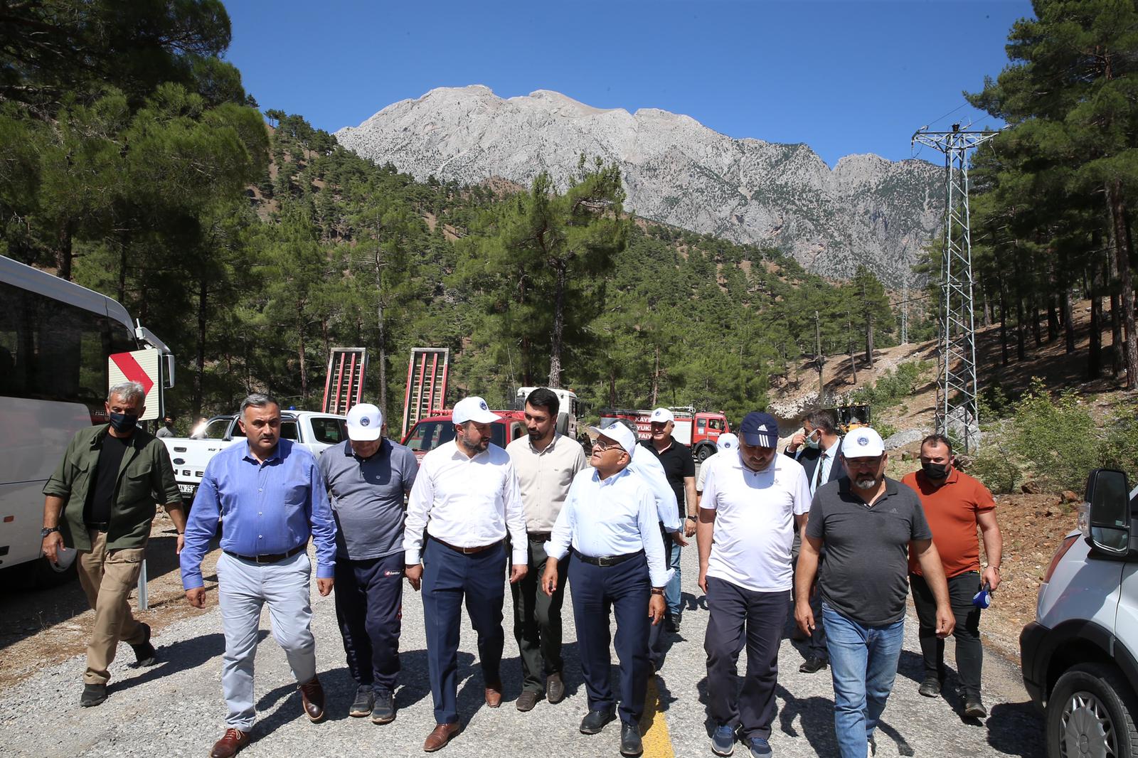 Büyükkılıç, Yahyalı’da Yangın Bölgesinde İncelemelerde Bulundu