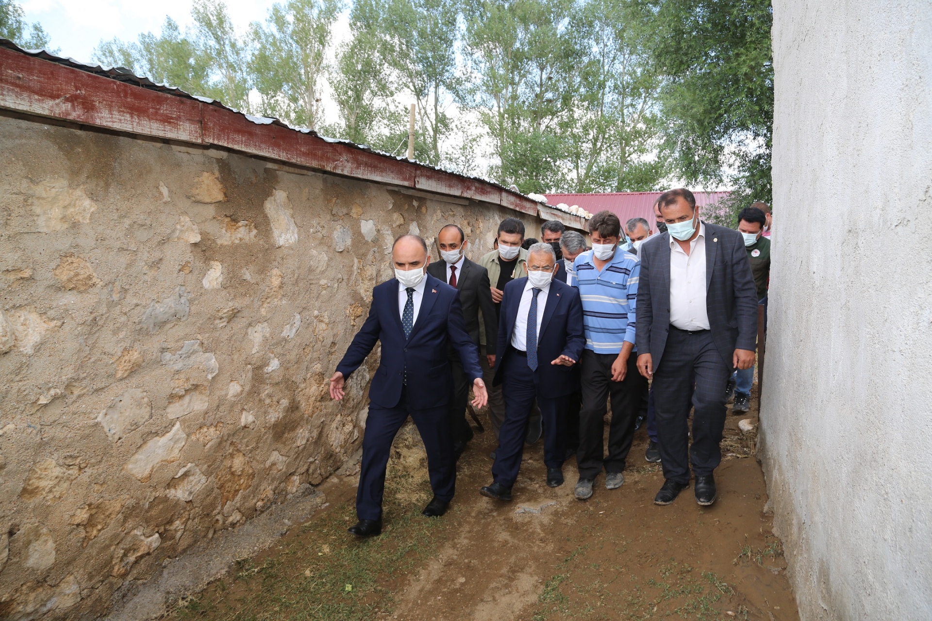 Büyükkılıç, Aşı Olmak İstemeyen Vatandaşı İkna Etti, Selden Etkilenen Halkın Yanına Koştu