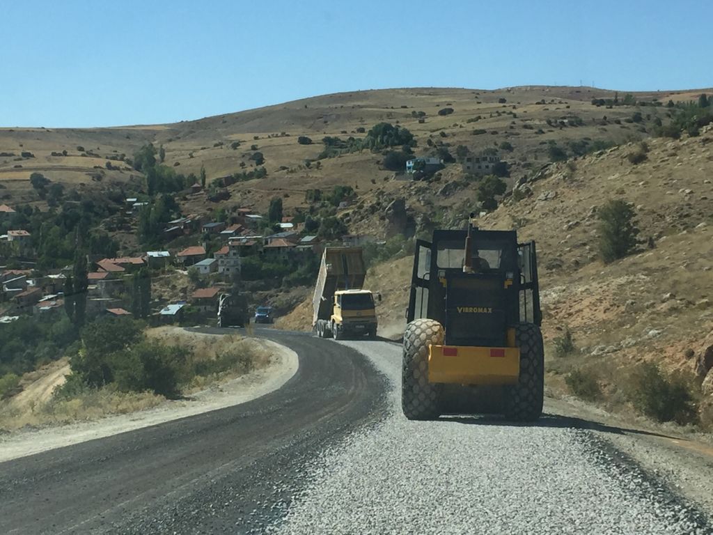 Büyükşehir, 10 Kırsal Bölgenin Yollarına Neşter Vurdu