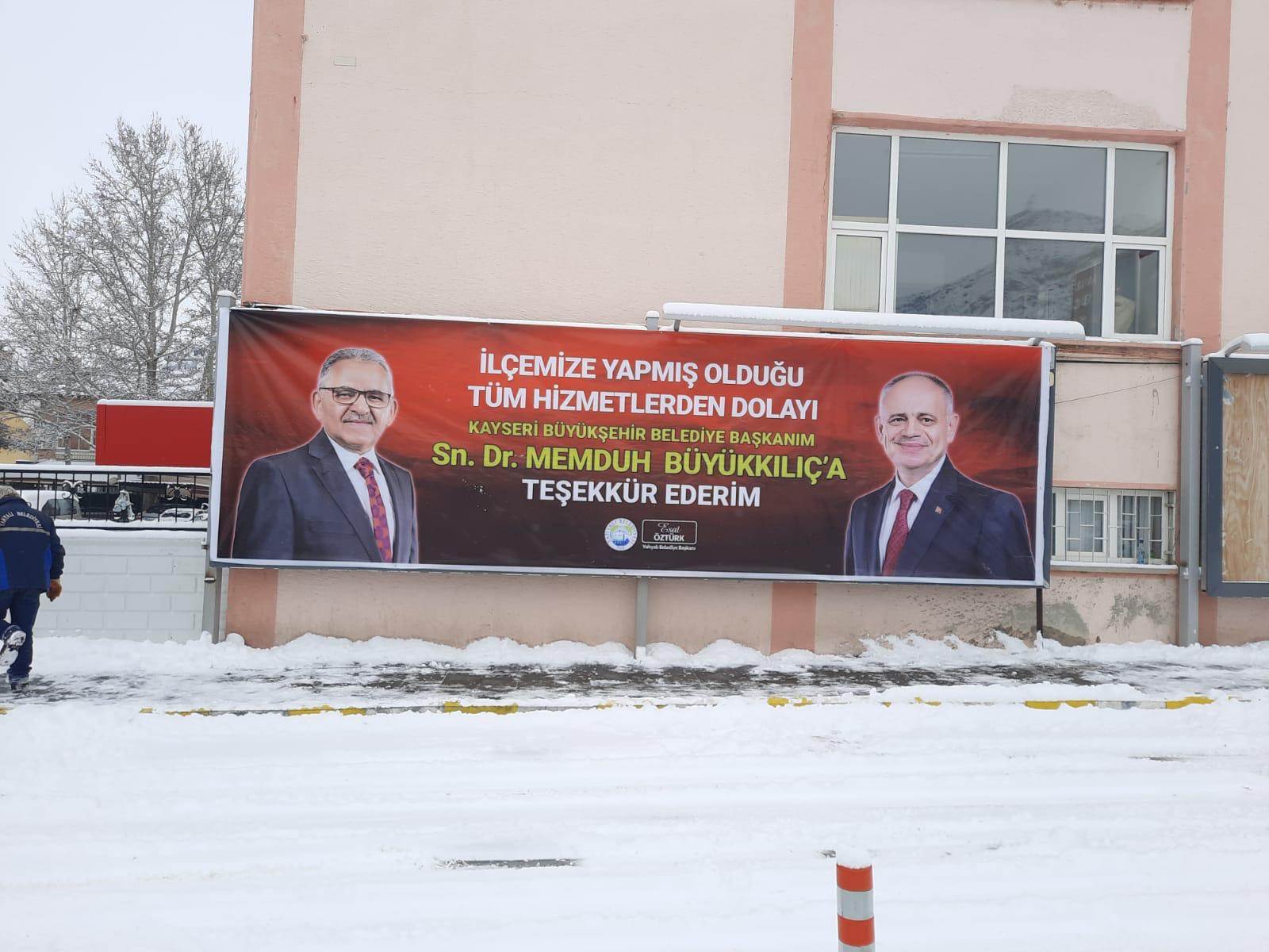 Başkan Büyükkılıç’a Yahyalı Belediye Başkanı Öztürk’ten “Pankartlı” Teşekkür