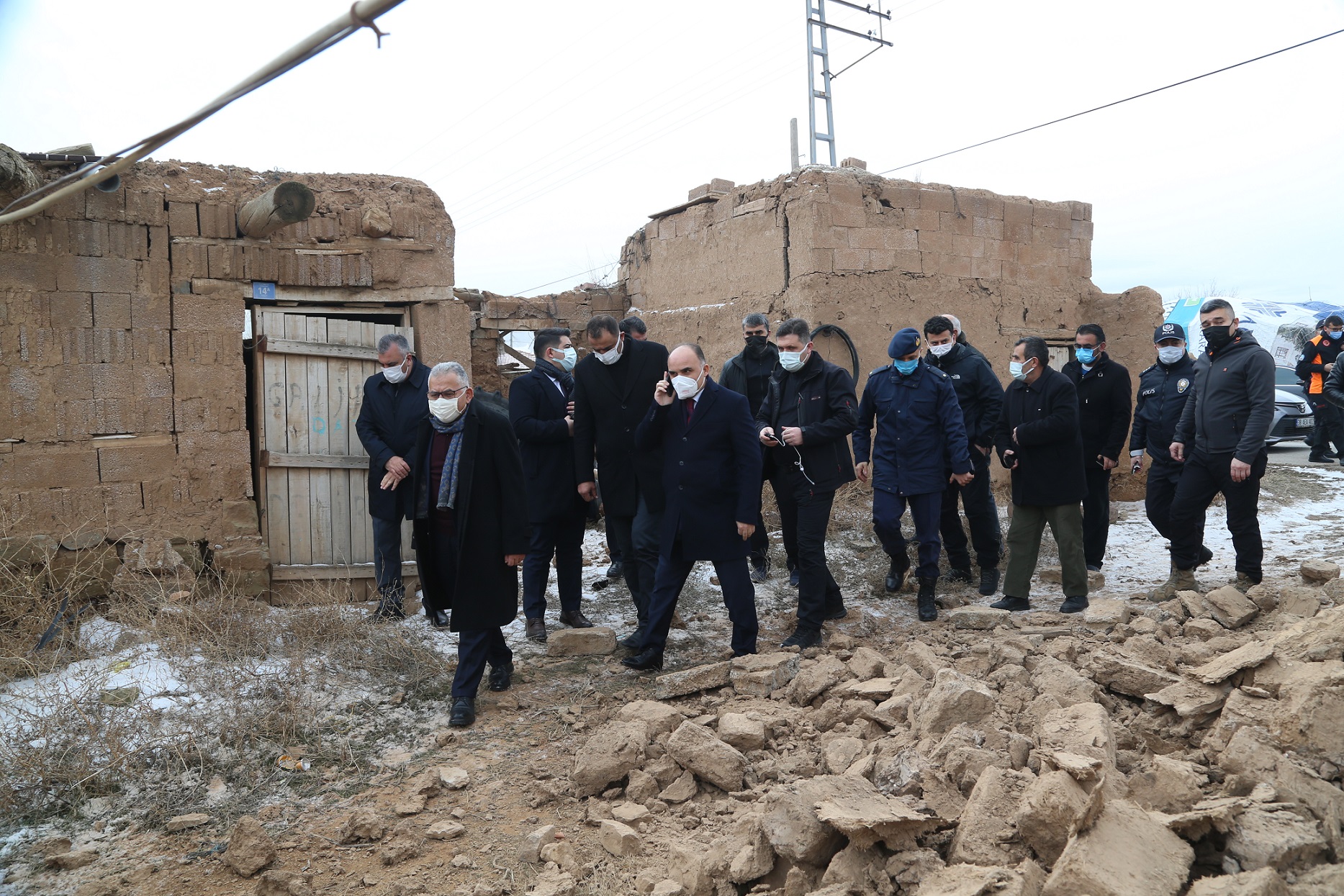 Vali Günaydın ve Başkan Büyükkılıç Deprem Bölgesinde