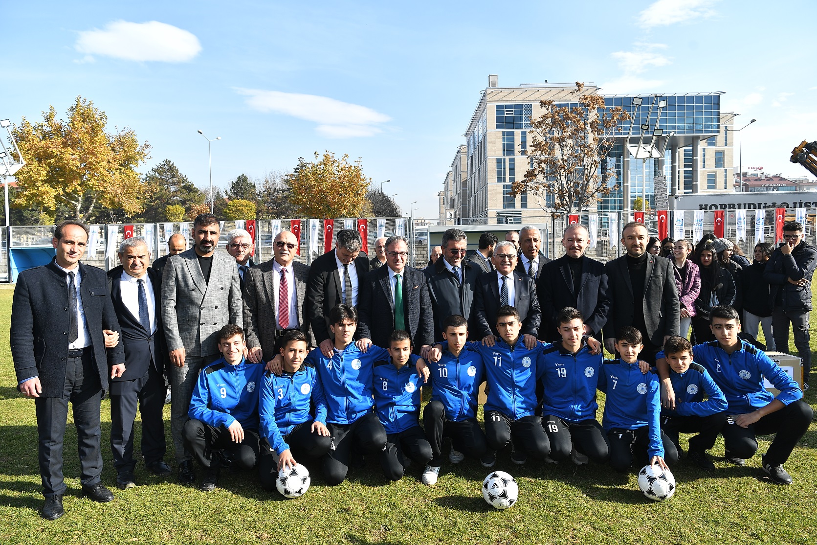 Başkan Büyükkılıç’tan Amatör Spor Kulüplerine 1 Milyon TL’lik Malzeme Desteği