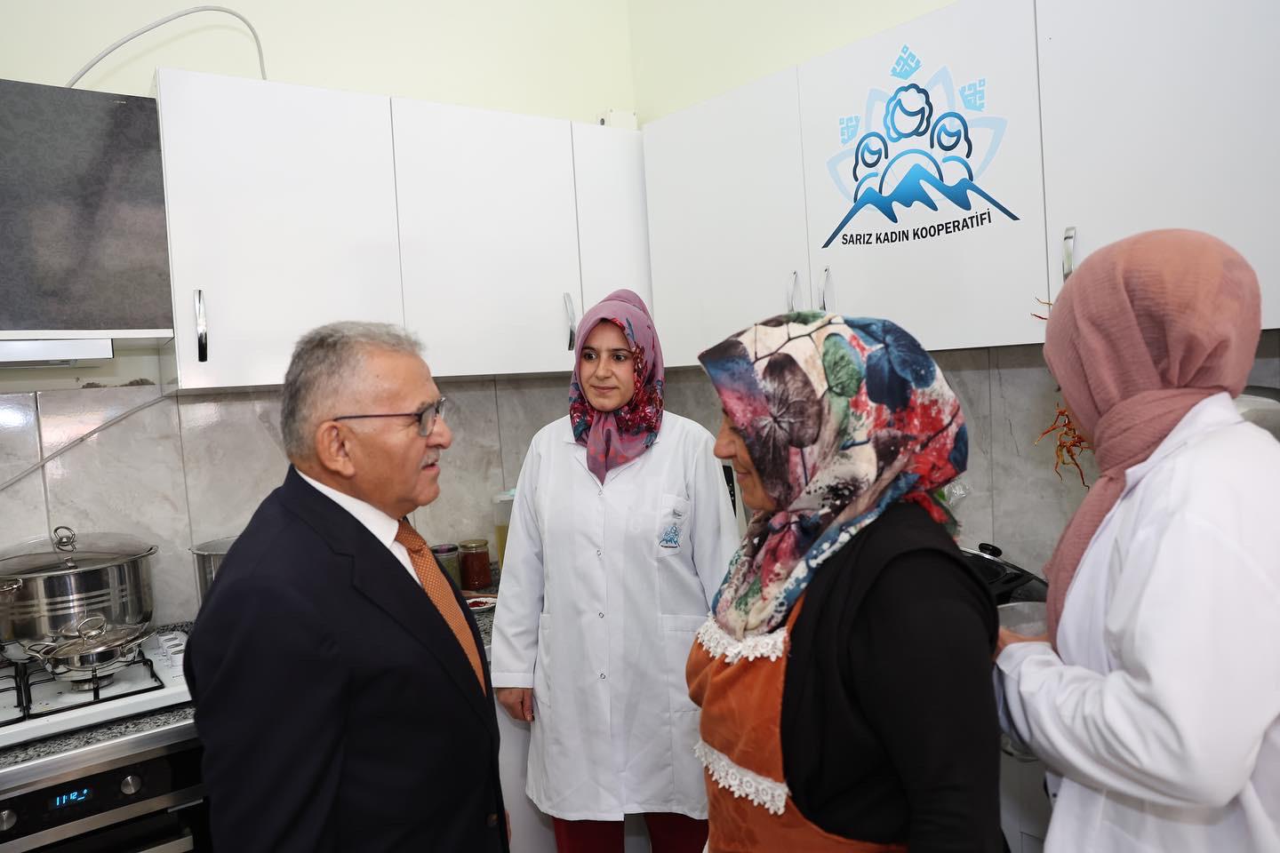Büyükkılıç, Sarız’da Kadın Kooperatifi’ni ve Esnafları Ziyaret Etti