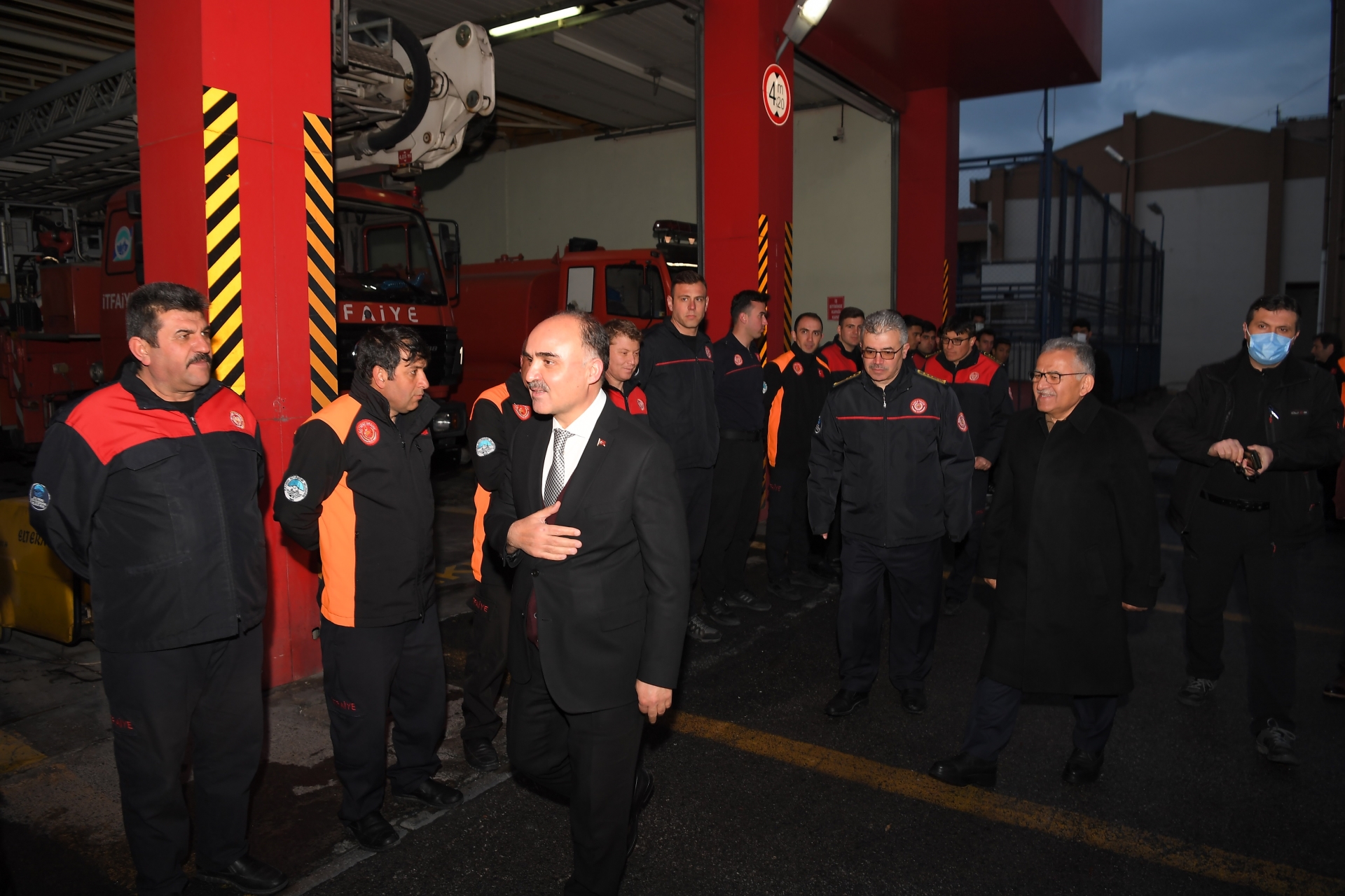 Başkan Büyükkılıç ve Vali Günaydın, Kahraman İtfaiyecilerle İftarda Buluştu