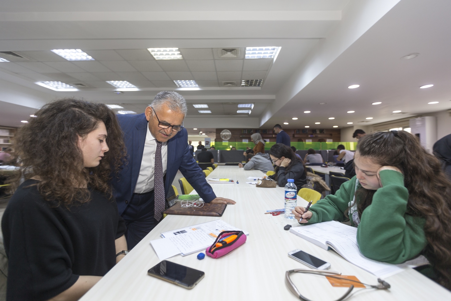 Büyükşehir, 115 Bin Kitap ile Kitapseverlere Hizmet Veriyor