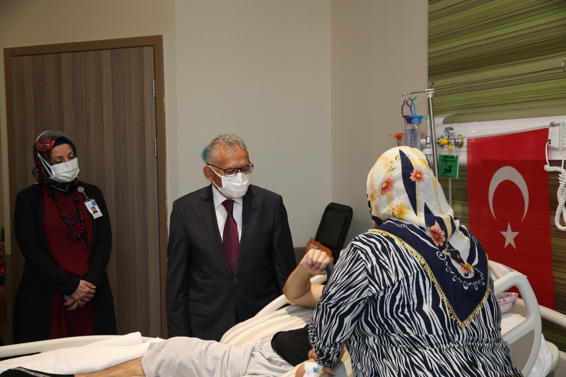 Başkan Büyükkılıç, Kahraman Gaziyi Hastanede Ziyaret Etti