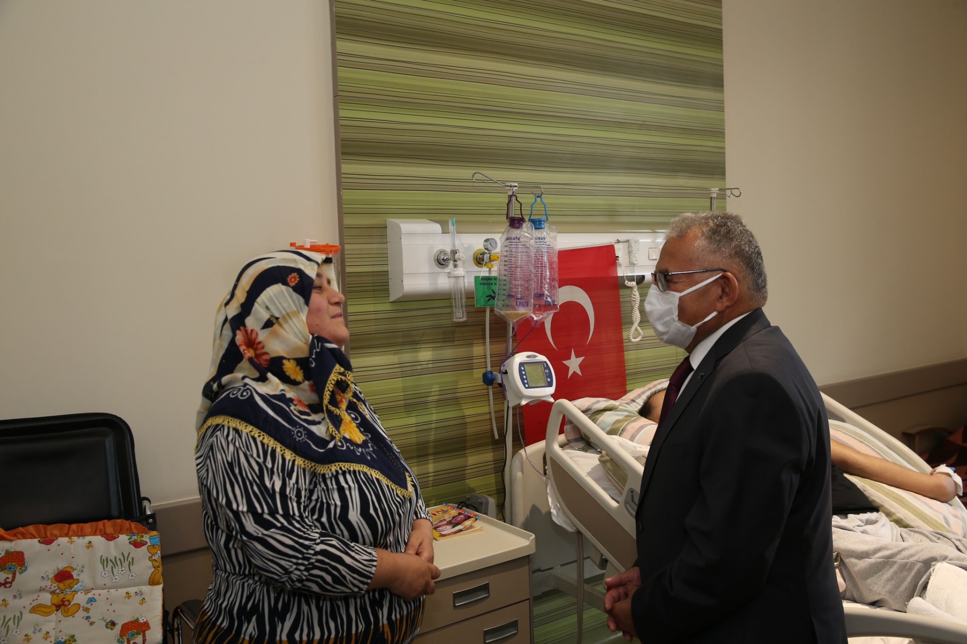 Başkan Büyükkılıç, Kahraman Gaziyi Hastanede Ziyaret Etti
