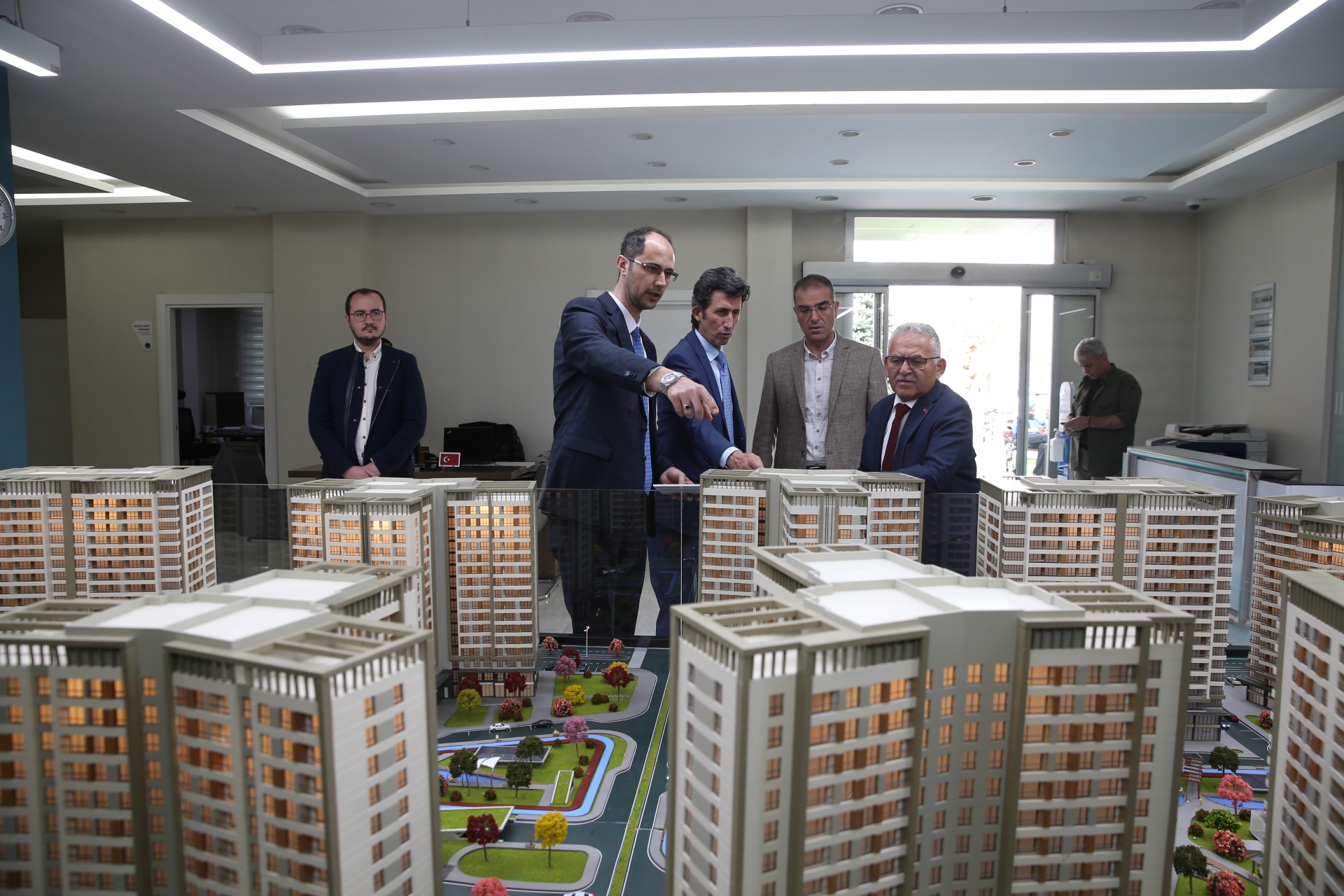 Başkan Büyükkılıç: “Sahabiye’de Hem Uzlaşma Devam Ediyor Hem de Metruk Binalar Yıkılıyor”