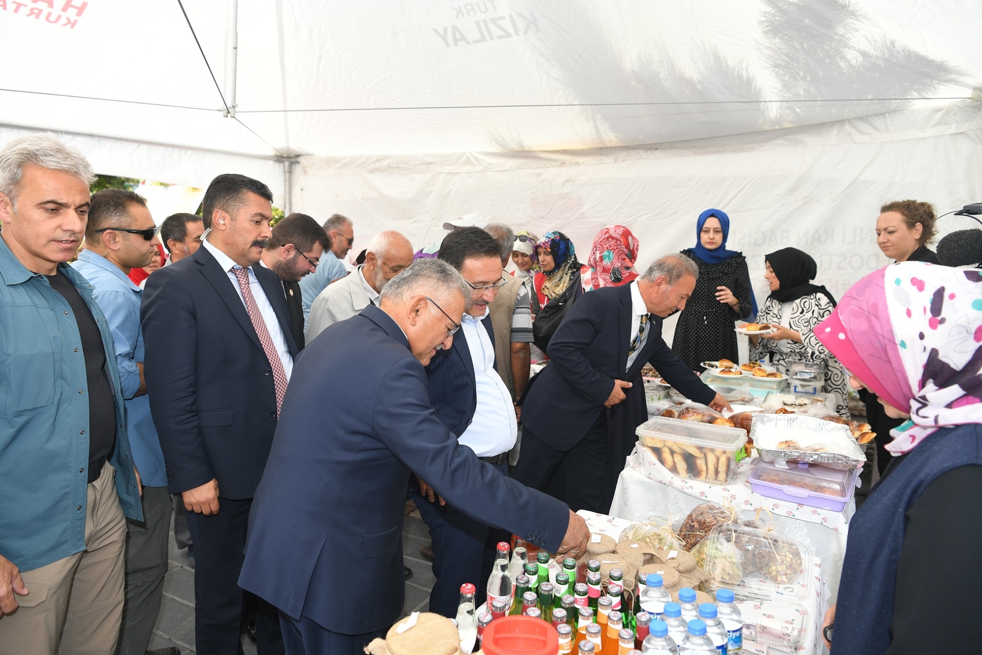 Başkan Büyükkılıç, Vali Çiçek ile Kızılay Kermesi’ne Katıldı