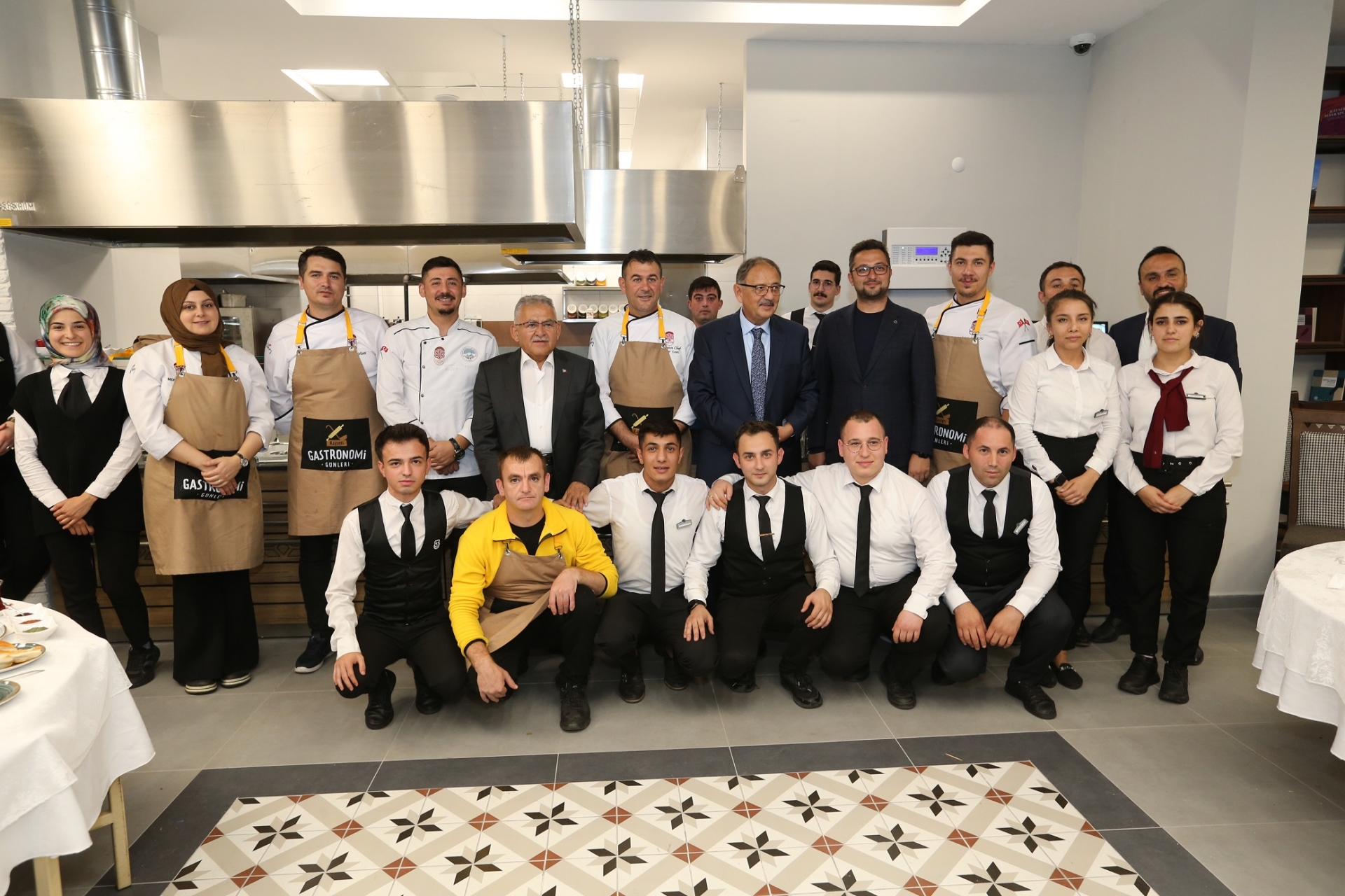 Bakan Özhaseki ve Başkan Büyükkılıç, Kayseri Gastronomi Günleri’nde