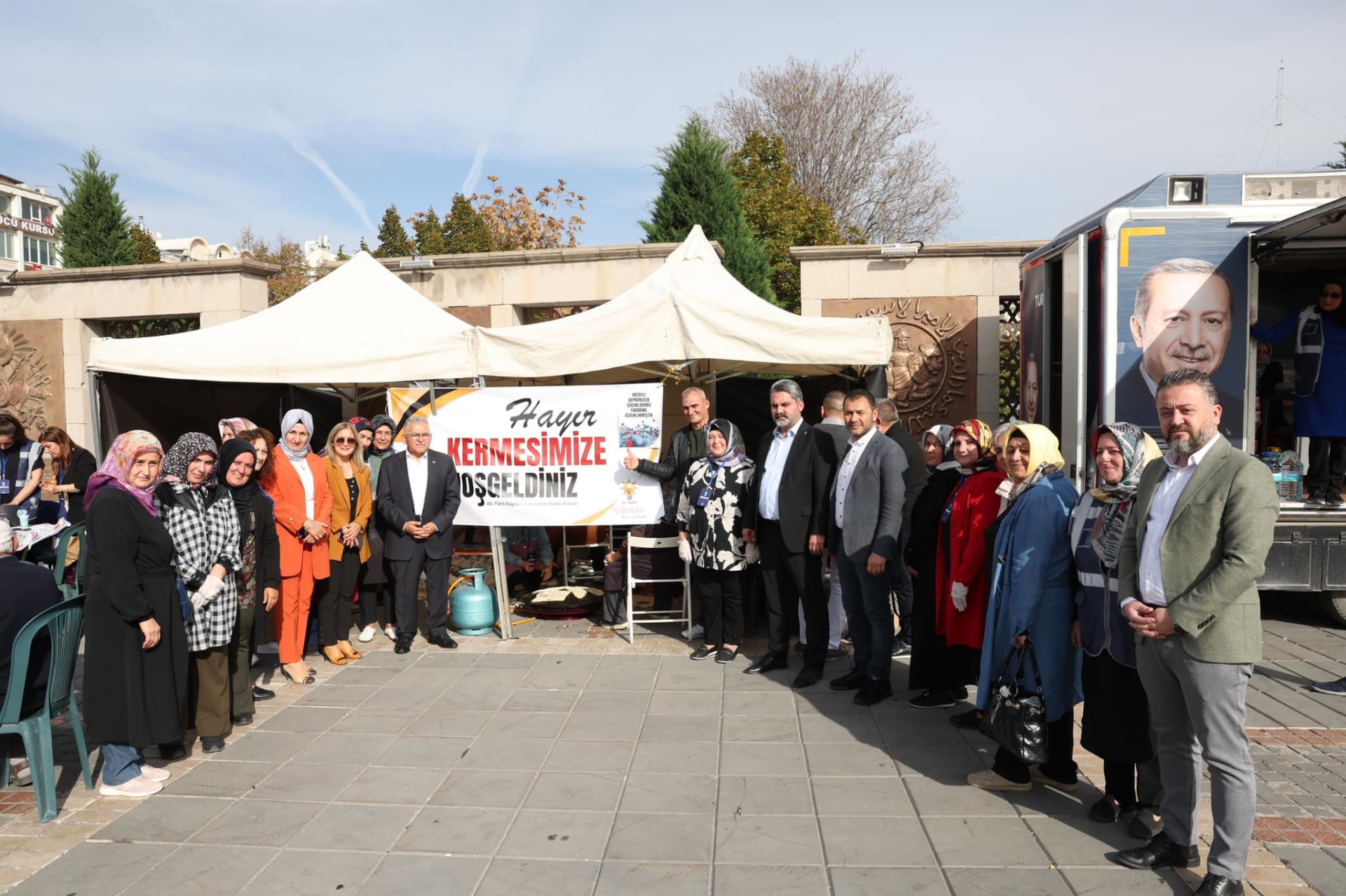 Büyükkılıç, Hataylı Depremzede Çocukların Yararına Düzenlenen Kermesi Ziyaret Etti