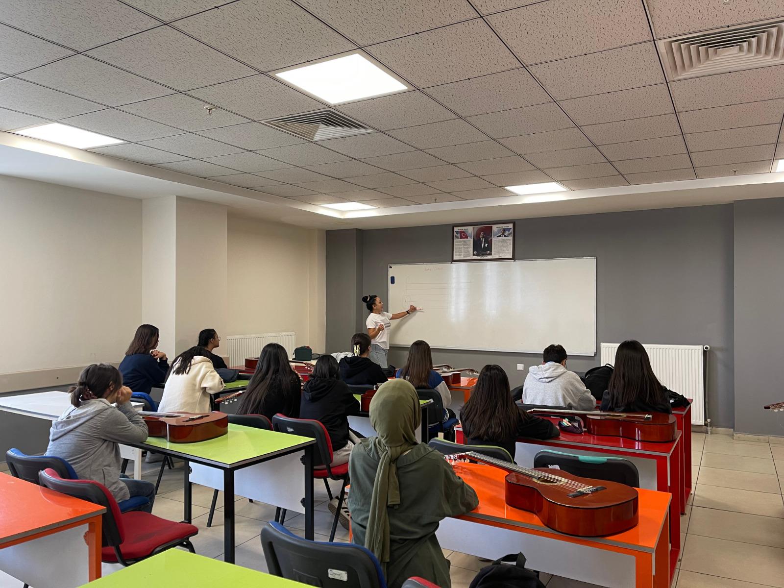 Büyükşehir’in Ödüllü Projesi ‘Değer Gençlik’te Ders Zili Çaldı