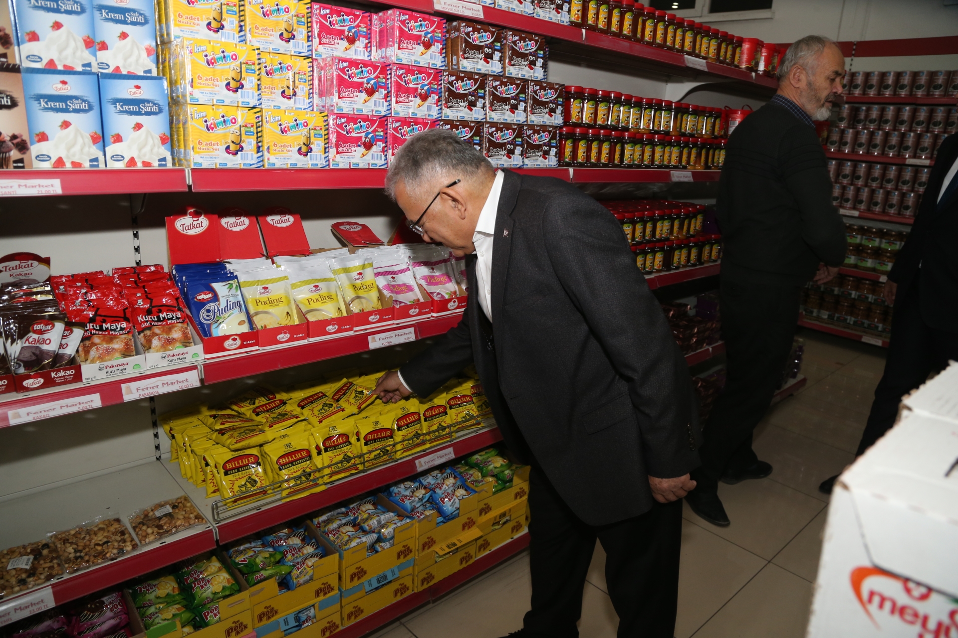 Başkan Büyükkılıç, Erciyes Feneri Derneği'nin Marketini Ziyaret Etti